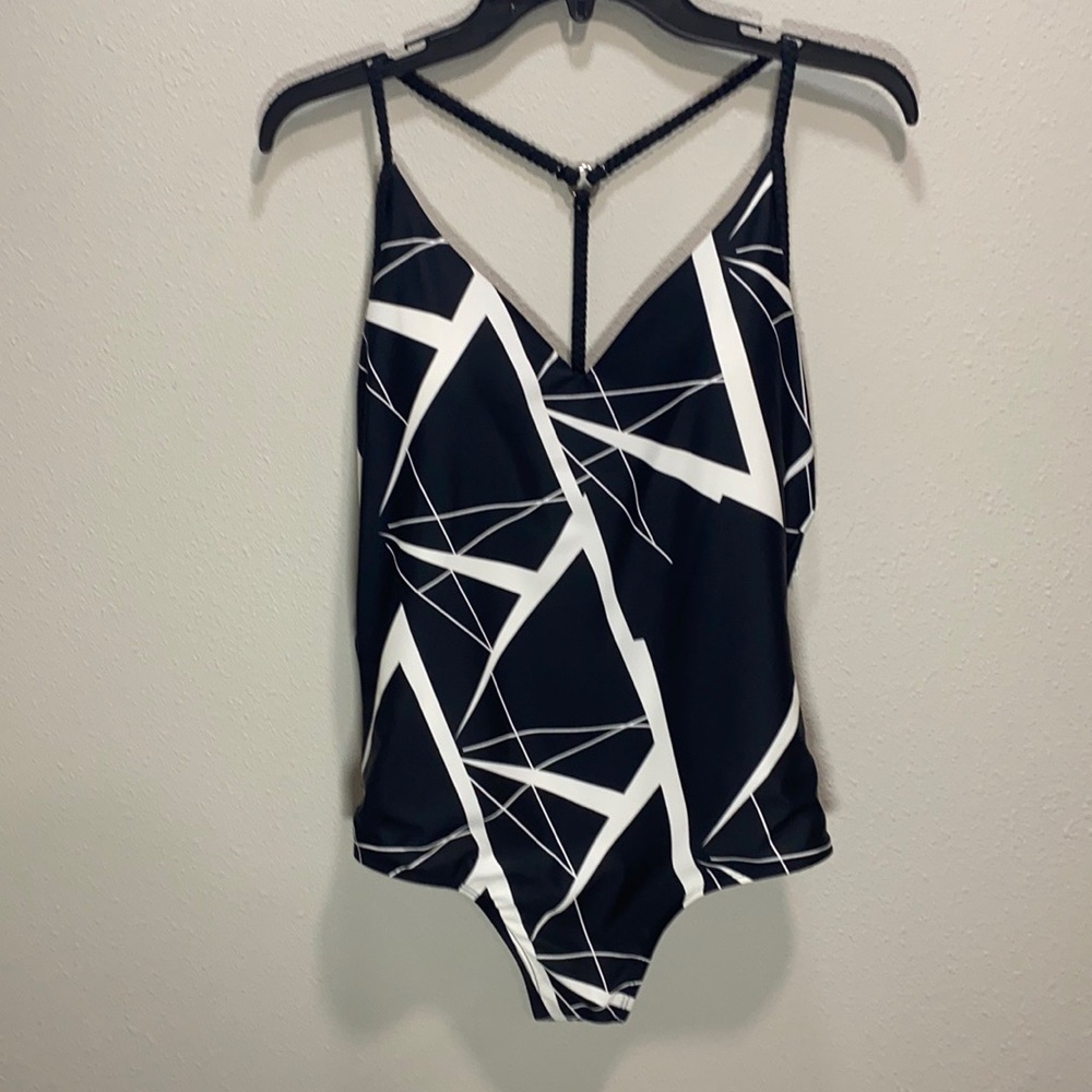 2 chillies onepiece swimsuit black‎ and white geometric